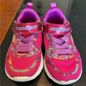 Sketchers Girls Toddler Velcro Sneaker - Sz 6